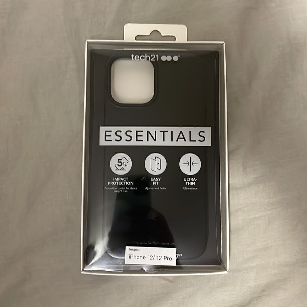 Tech21 Essentials for iPhone 12 / 12 pro Black